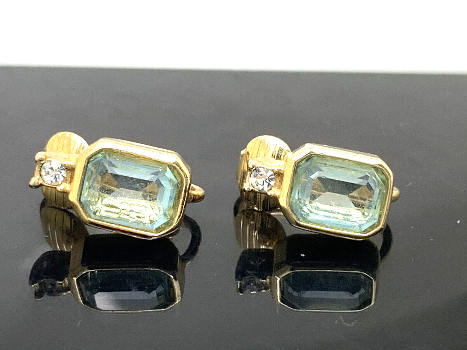 Boucles d'oreilles Christian Dior plaqué or pierre précieuse bleue pince émeraude bijou femme