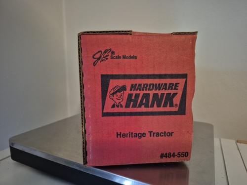 1:16 Scale Models Hardware Hank Heritage Series #6 Tractor Farmall M New In Box - Picture 6 of 7