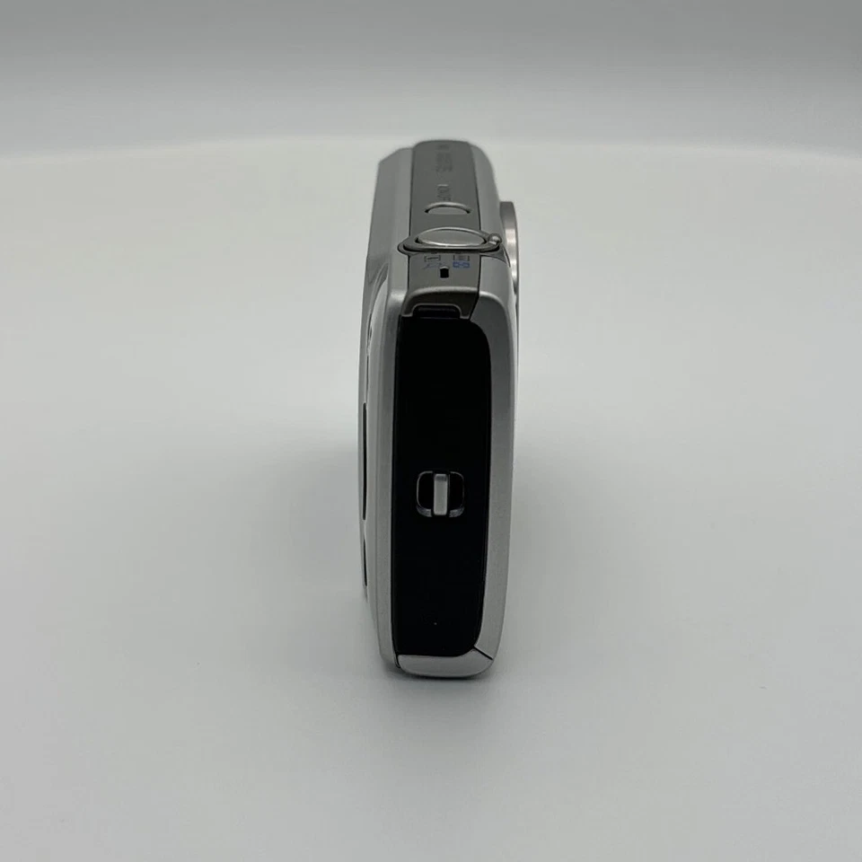 Canon PowerShot ELPH 180 Digital Camera 20MP 8x Optical Zoom Silver 80% new - Image 4 of 4