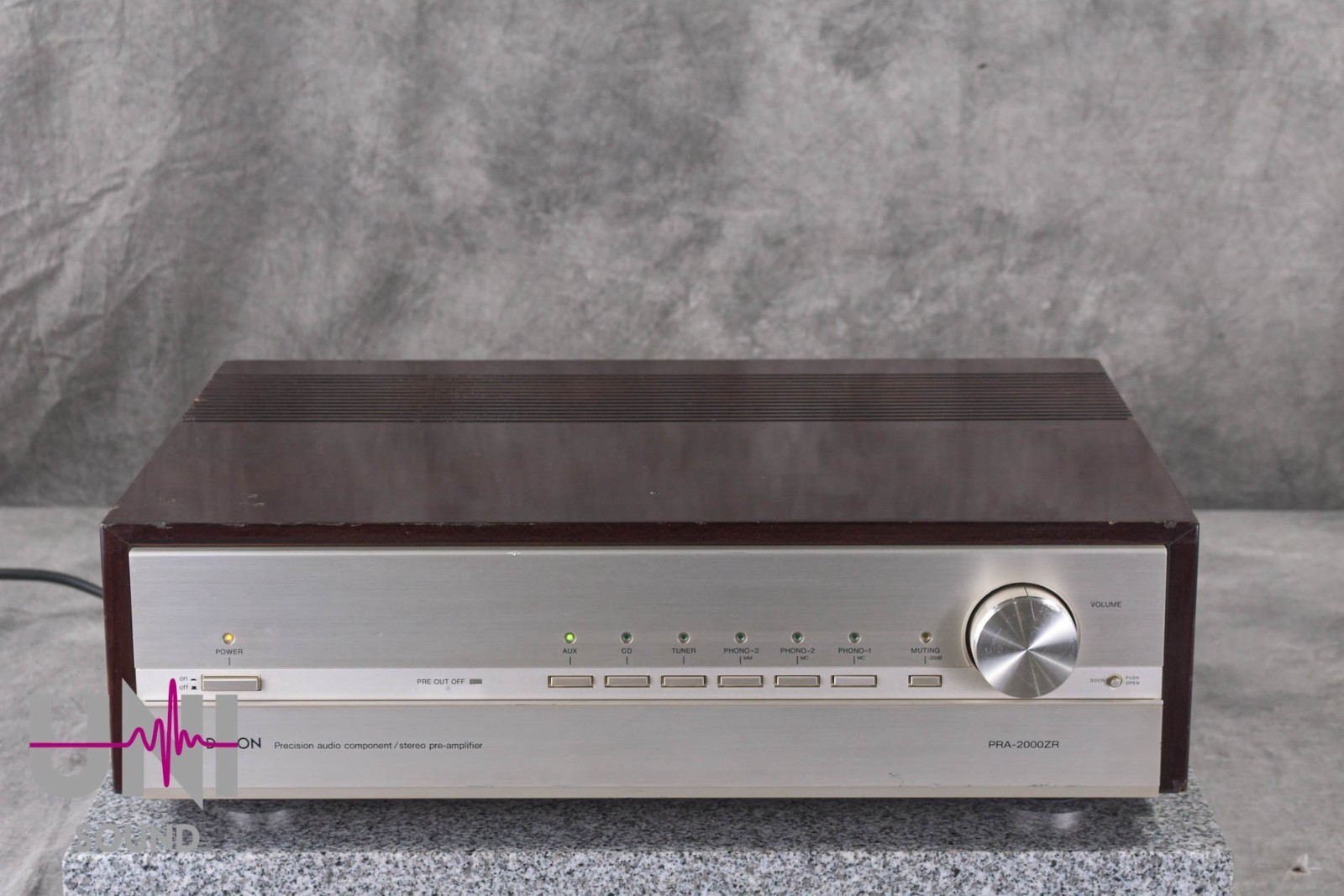 DENON PRA-2000ZR Stereo Pre-Amplifier in Good Condition