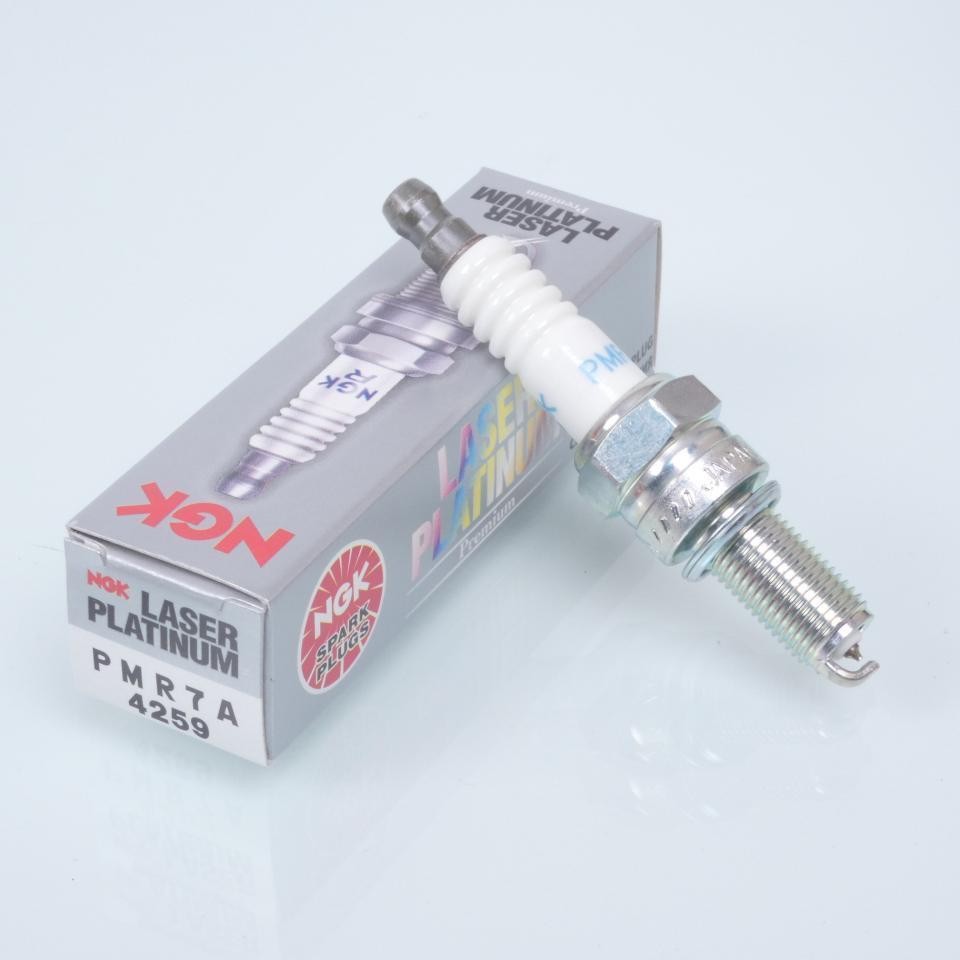 Bougie d'allumage NGK pour résoudre les problèmes de démarrage sur Derbi Atlantis 50