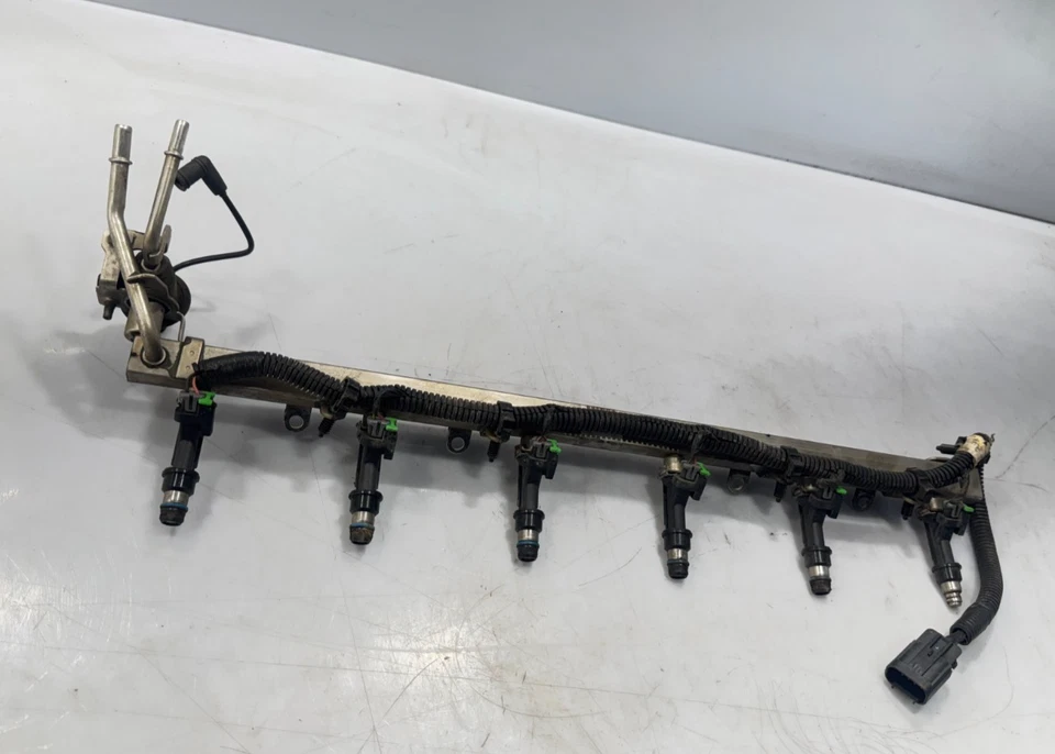 Chevy Trailblazer 2005-2009 4,2 litros carril de combustible con inyectores pieza usada original OEM Foto 4 de 4