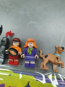 LEGO Scooby-Doo Mystery Mansion 75904 Assembly 1