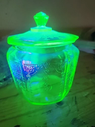 ANTIQUE ANCHOR HOCKING Uranium Depression Glass PRINCESS Biscuit Jar See Details