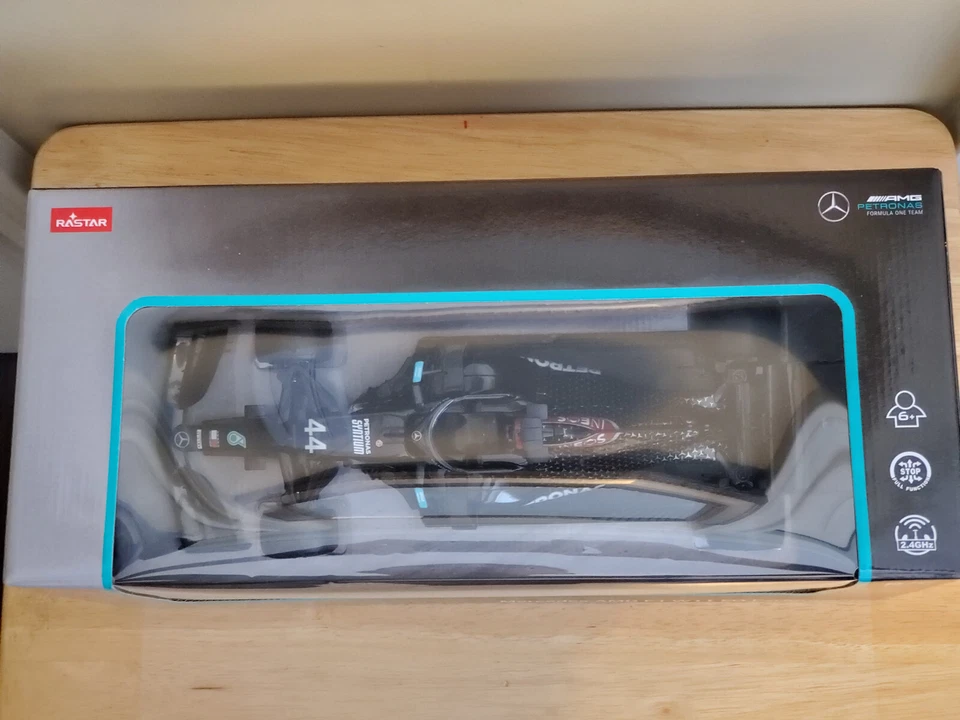 Rastar 2.4 GHz R/C F1 Car Mercedez-AMG F1 W11 EQ Performance Scale 1:18 - Image 3 of 4