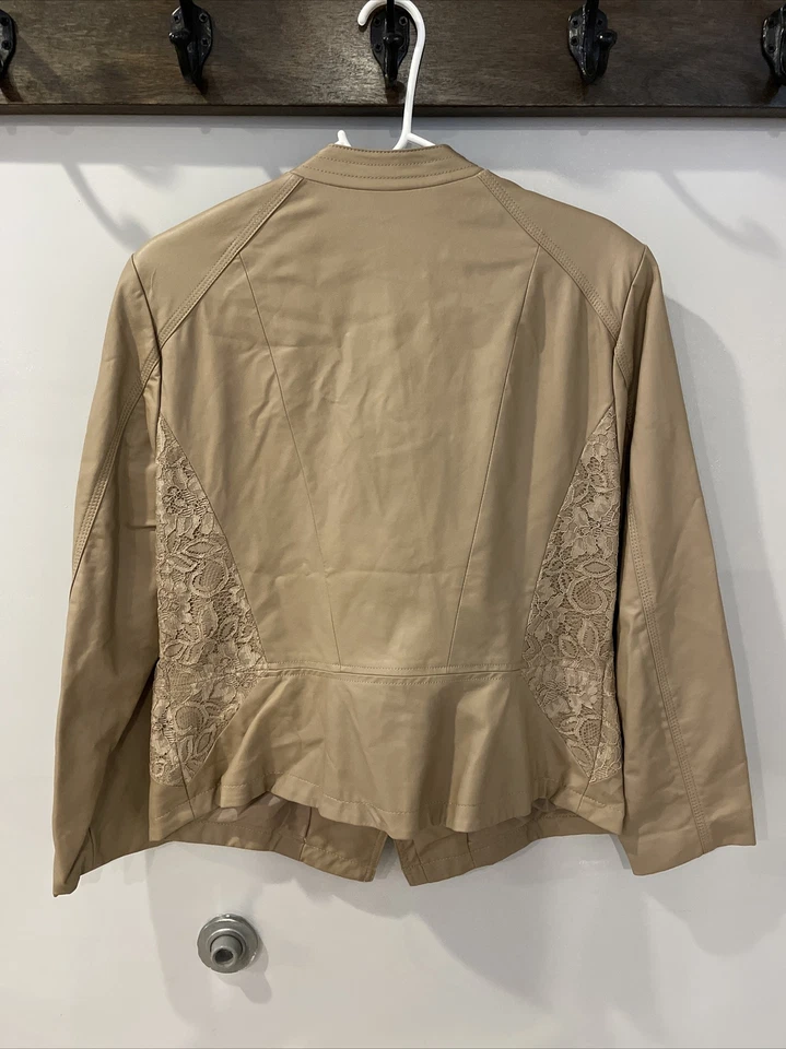 Chaqueta beige de cuero sintético para mujer INC International Concepts talla grande Foto 3 de 3