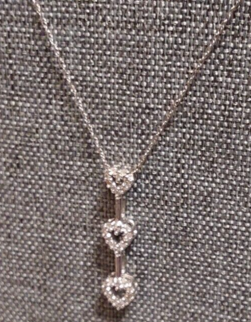 10k White Gold Diamond Drop Pendant Heart 18