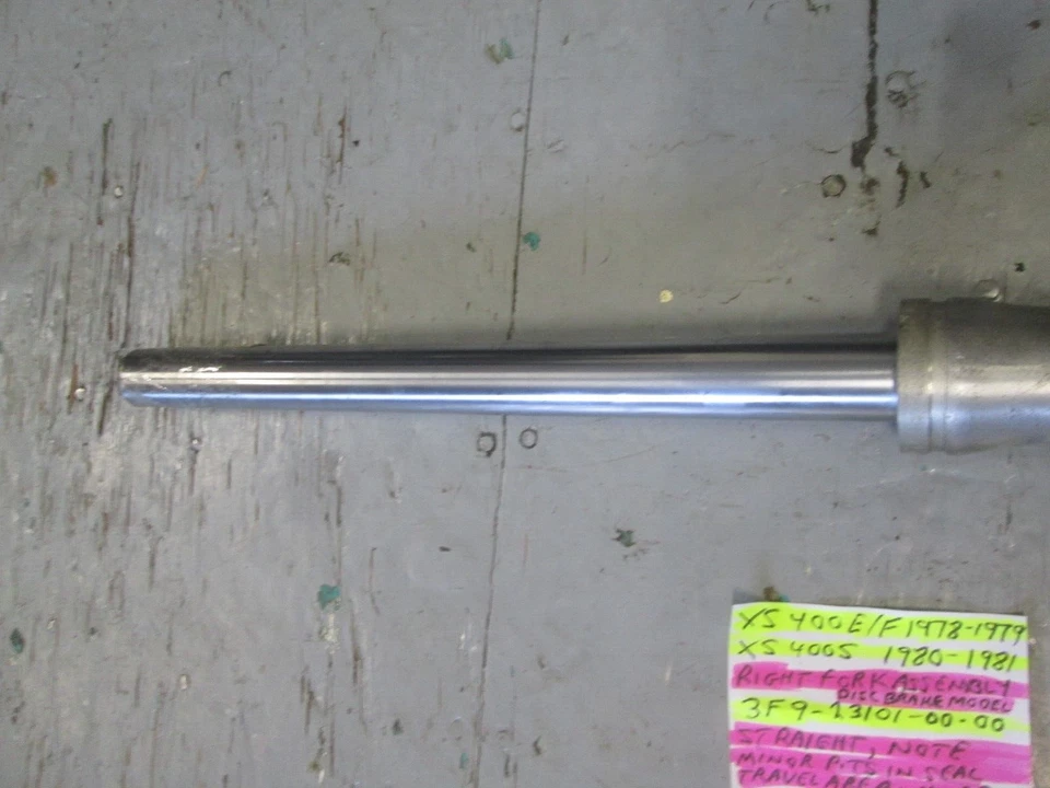 HORQUILLA DELANTERA DERECHA YAMAHA XS400E/F 1978-79 / XS400S 1980 - 1981 39F-23101-00-00 Foto 3 de 4