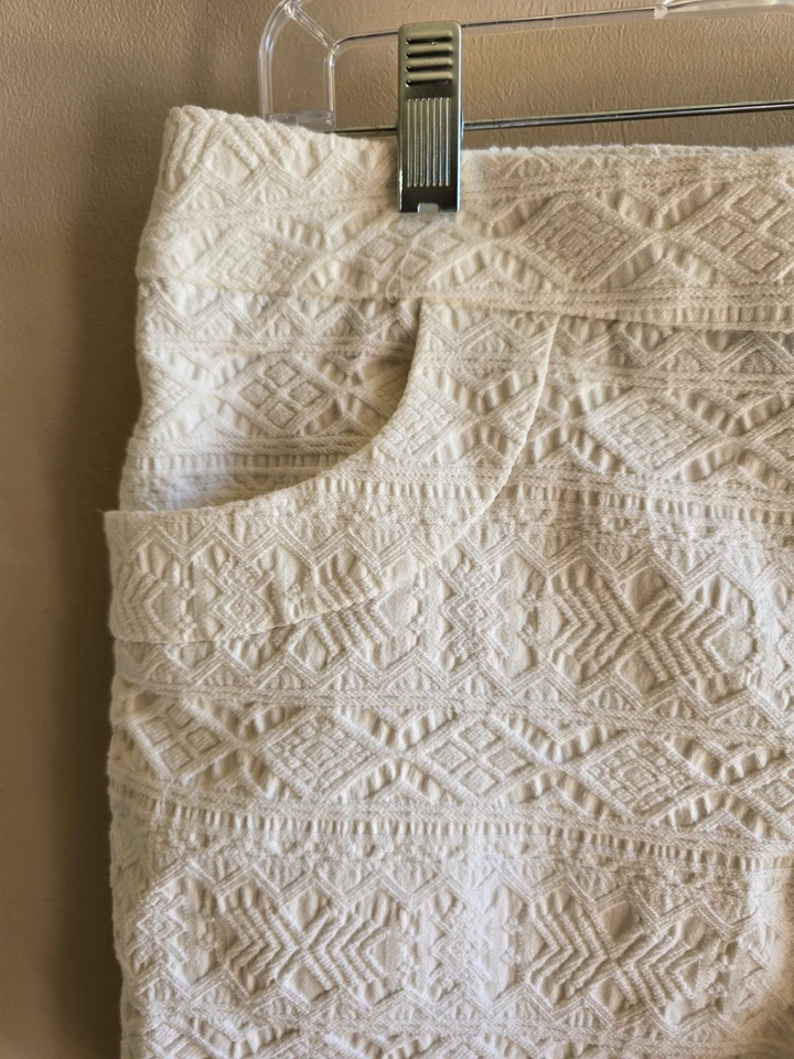 Pantalones Cortos Para Mujer Elevenses/Anthropologie Blanco Secuencia Festoneada Talla 12 Foto 3 de 4