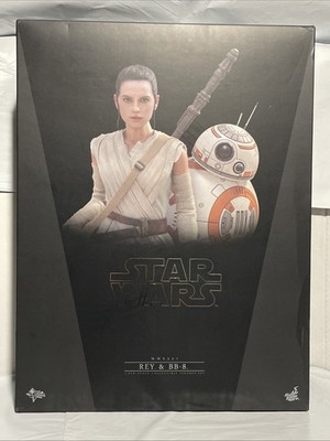 Hot Toys Star Wars The Force Awakens Rey & BB-8 MMS337 1/16 Scale Figure Set