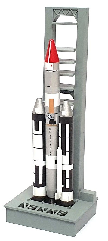 Dragon 1/400 Scale 56341 - NASA Titan IIIC Rocket Maiden Flight W/Launch Pad - Image 2 of 4