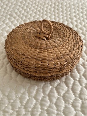 Vintage MicMac Native Am Sweetgrass & Ash Woven Basket with Lid & Handle 6''d EUC