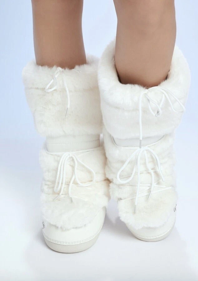 Hello kitty Snow boots Forever 21 Size 8 eBay