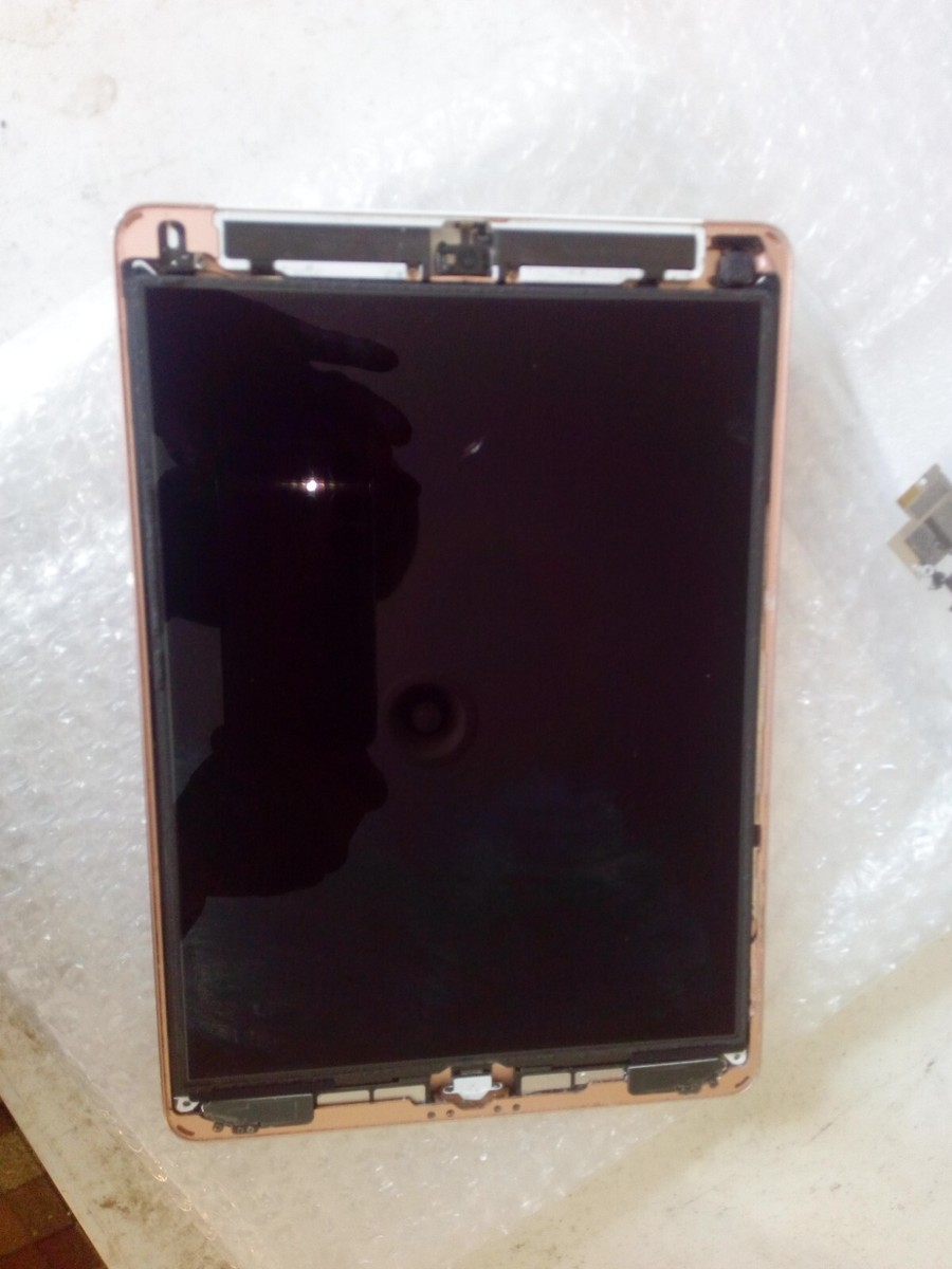 Apple rose gold iPad 8th gen A2428 10.2 Apple rose gold iPad 8th gen A2428 10.2