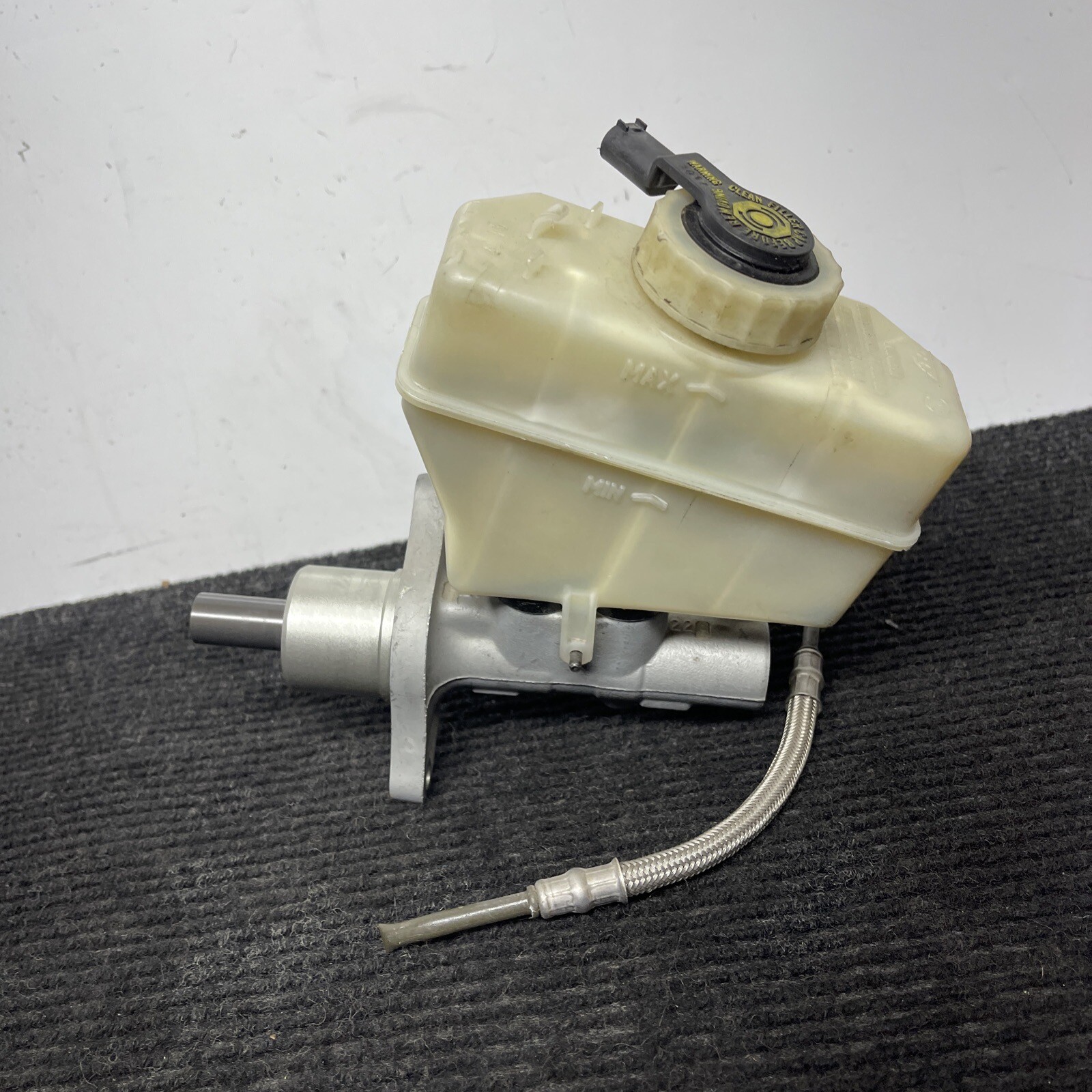 ☑️ BMW E46 Brake Master Cylinder w Reservoir M/T OEM 0106 323 325 328