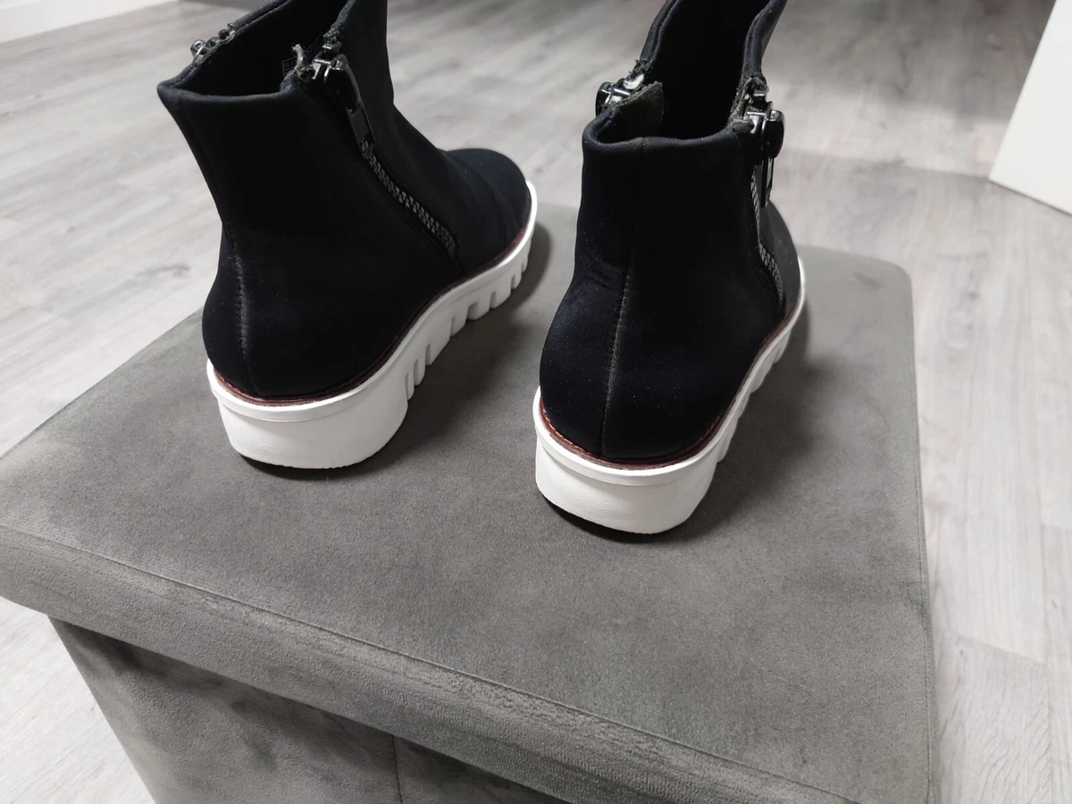 Fitflop chunky hotsell zip ankle boots