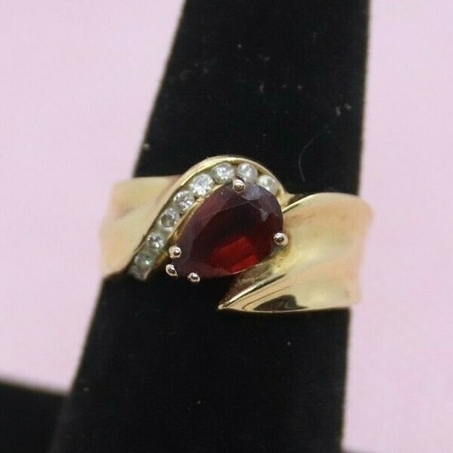 14K Gelbgold Granat & Diamant Ring Größe 6. 4,8g