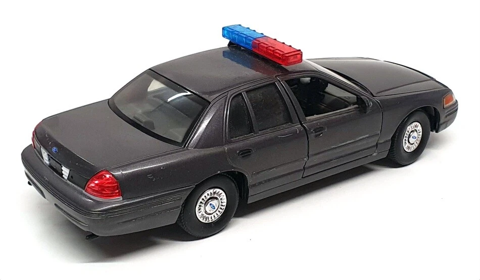 Classic Metal Works 1/24 Scale 2624D - Ford Crown Victoria Police Car - Grey - Image 2 of 4