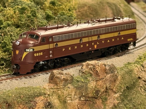 Rapido HO 28531 EMD E8A SONIDO/DC/DCC PENNSYLVANIA #5835 | Zustand: Used