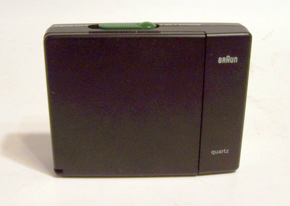 VINTAGE BRAUN AG TYPE9 WORLD TRAVEL ALARM CLOCK POCKET SIZE Parts or Repair Only - Image 3 of 4