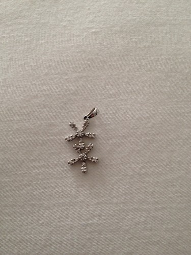 18K 750 solid white gold + diamonds pendant EUC