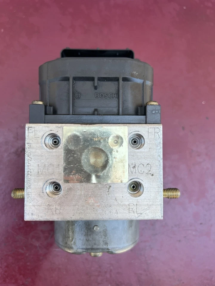 Módulo de bomba de freno ABS de fabricante de equipos originales 1998-2001 Subaru Legacy 2.5 | 27531AC06A Foto 2 de 3