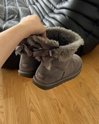 UGG Boots Mini Bailey Bow Boots grau Gr. 40