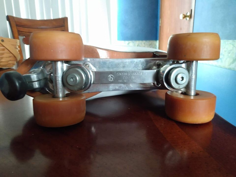 Roller Skates Size 8 Women's Riedell 297 boot Aluminum Snyder Plates