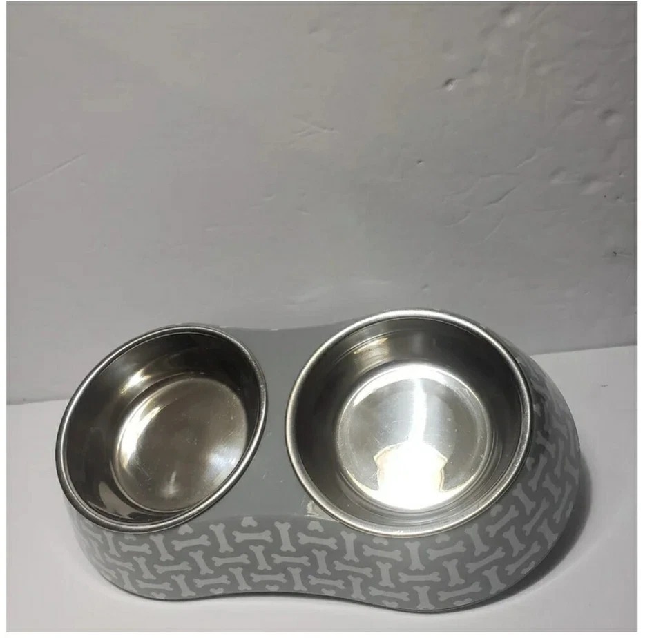 MARTHA STEWART **MASCOTAS** Alimentador Doble Hueso Gris (Pequeño) Foto 2 de 4