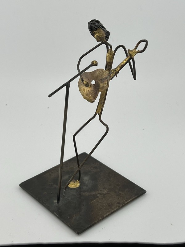 VTG “The  b Studio” Toronto Artist I. Bia Metal Wire Singing Guitarist Sculpture