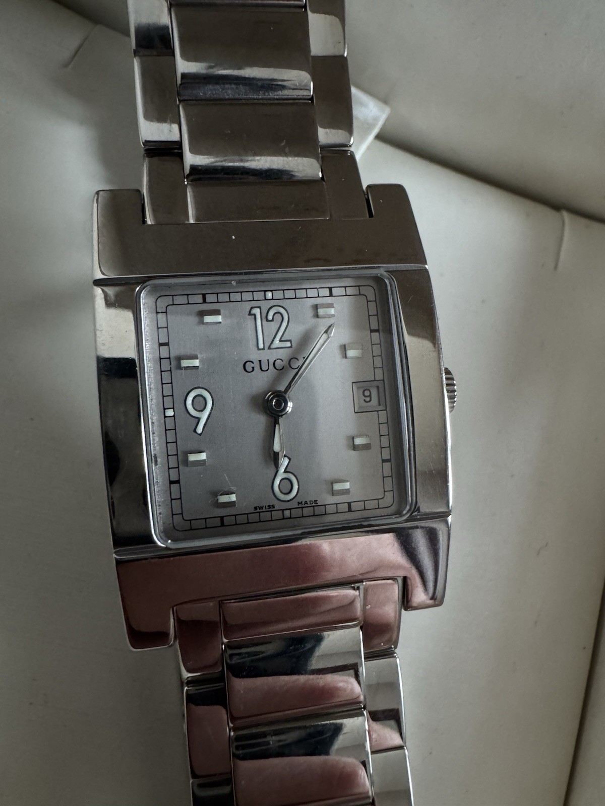 Gucci Silver Dial Stainless Steel Bracelet Women Watch 7700L thumbnail 2