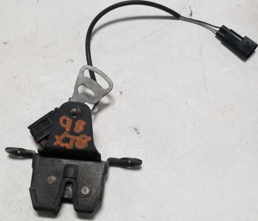 1995 年至 2003 年捷豹 XJ8 XJR VDP XJ6 XJ12 后备箱靴闩 GNA3500AB — 第 3/4 张图片