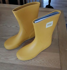 yellow sailing boots
