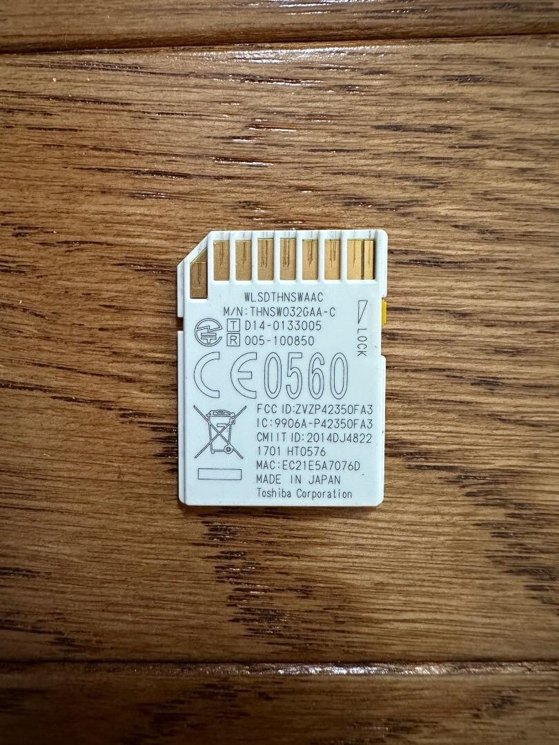 FlashAir SDHC card with Toshiba wireless LAN W-03 32GB FlashAir SDHC card with Toshiba wireless LAN W-03 32GB