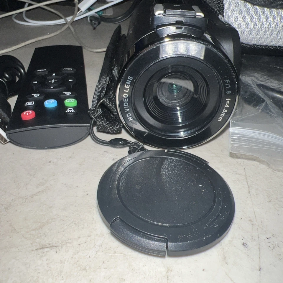 Polaroid 4K WiFi Digital Camcorder Black w/ Case, Charging Cable expired battery - Image 2 of 4