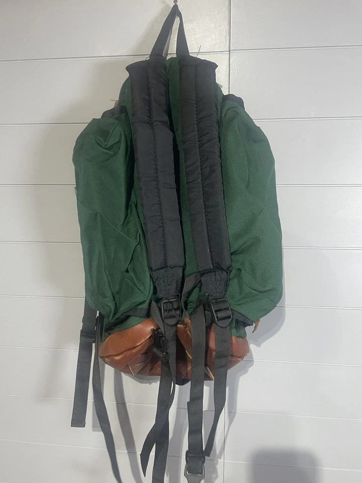 Mochila de Colección JanSport Parte Inferior de Cuero Verde Hecha en EE. UU. Mochila Senderismo Lona Foto 4 de 4