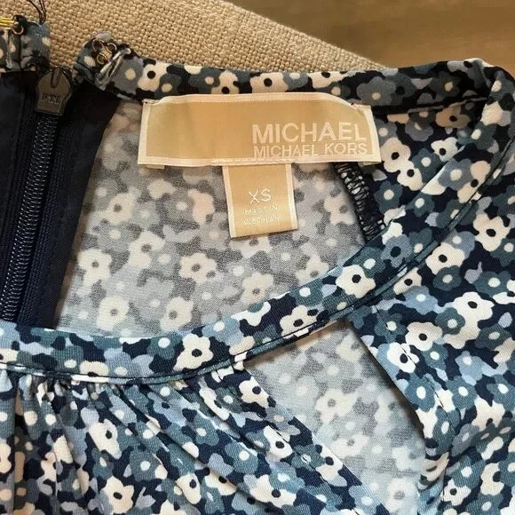 Abito Michael Michael Kors aderente e svasato a fiori taglia XS