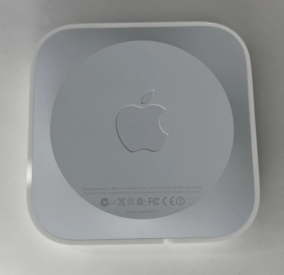 Apple A1392 Airport Express 2nd Generation Dualband 802.11n WiFi Router - Image 3 of 3