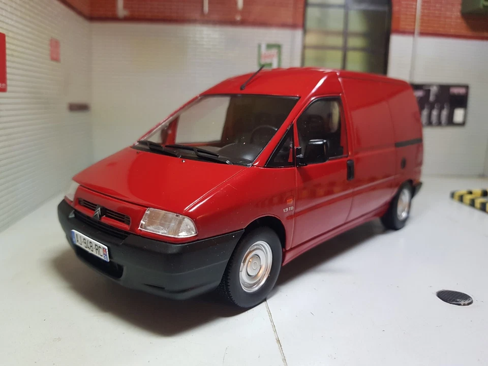 Citroen Dispatch Peugeot Expert Jumpy Fiat Scudo Van 1:24 Scale Model Altaya 199 - Image 3 of 4