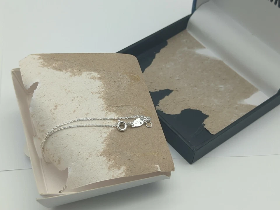 Collar DISNEY $60 Villanos Blancanieves Espada y Corazón Chapado Foto 4 de 4