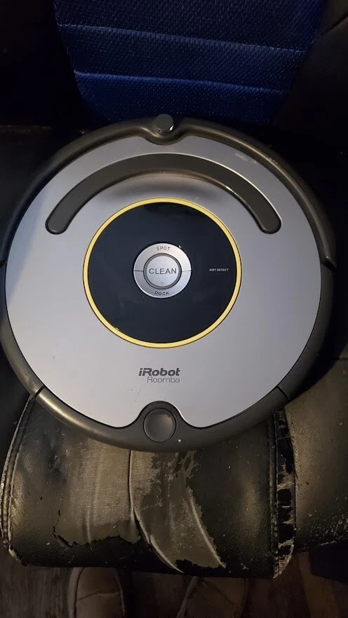 iRobot Roomba 630 Cleaning Robot Vacuum Black Grey Used needs new