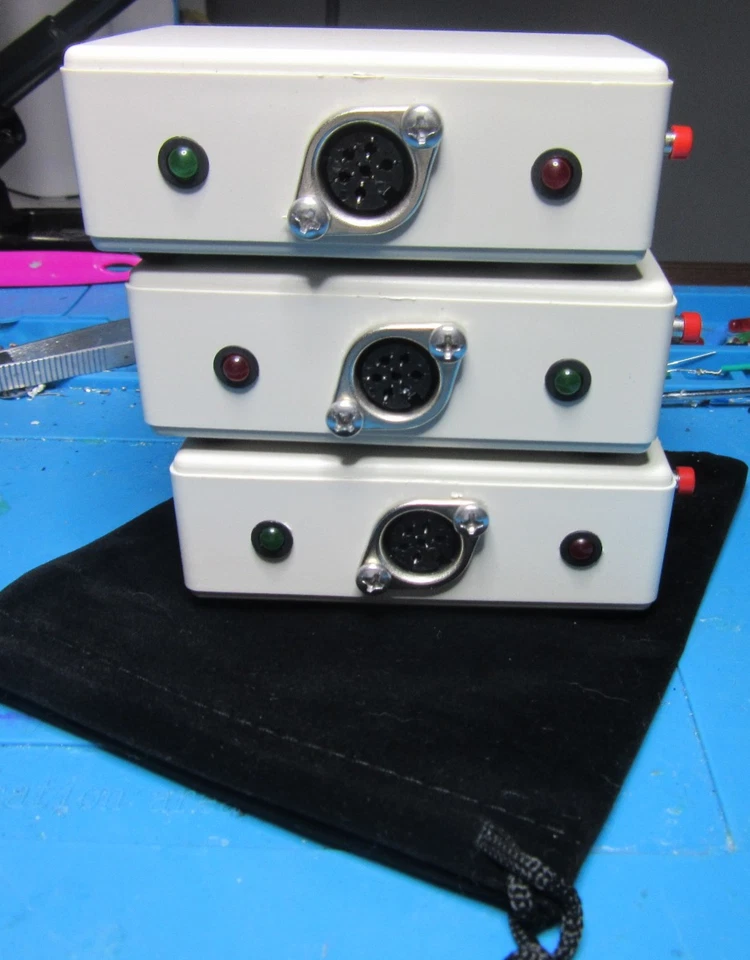 IEC Switch w LED  & Reset, 2 Commodore IEC devices  1 computer; 1 ON/2 OFF/1 ON - Image 2 of 4