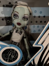 Monster High Frankie Stein Leuchtfunktion