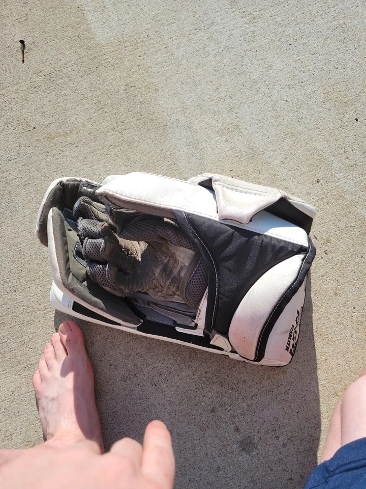 Warrior G/4 Goalie Blocker - Image 3 of 4