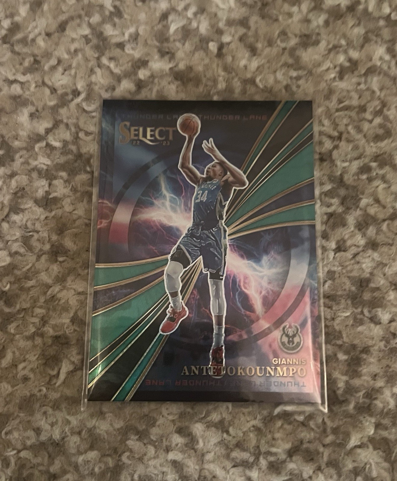2022-23 Panini Select - Thunder Lane Giannis Antetokounmpo #13 Green Prizm