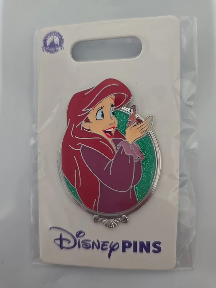 Prendedor Ariel La Sirenita 2025 retrato princesa parques Disney marco plateado Foto 3 de 4