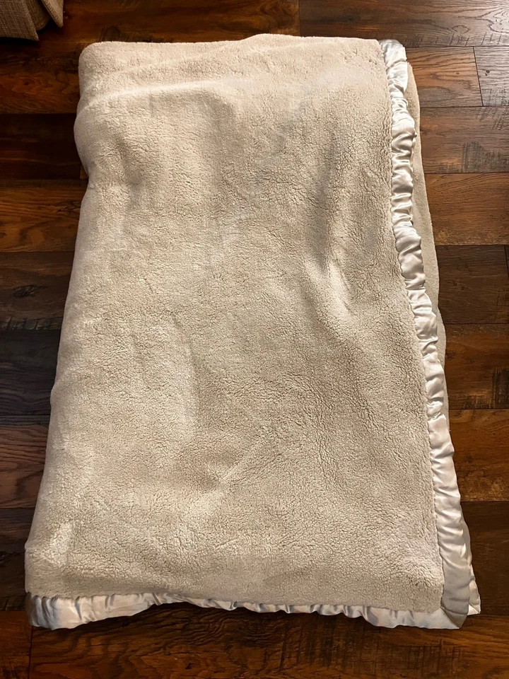 Manta Simply Shabby Chic Satén Borde 2 Capas Felpa Verde Pálido Talla King Foto 2 de 4