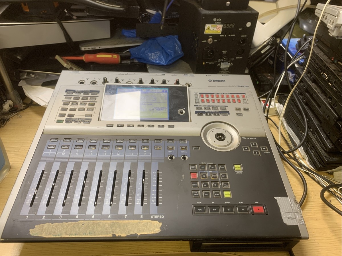 Yamaha AW2816 professional Digital Audio Workstation - 100% Not