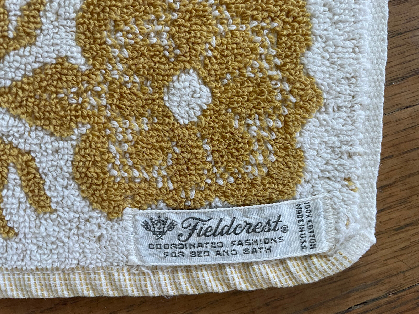 VTG 70s Fieldcrest Bath Towel Harvest Gold White Scroll Reversible Mid