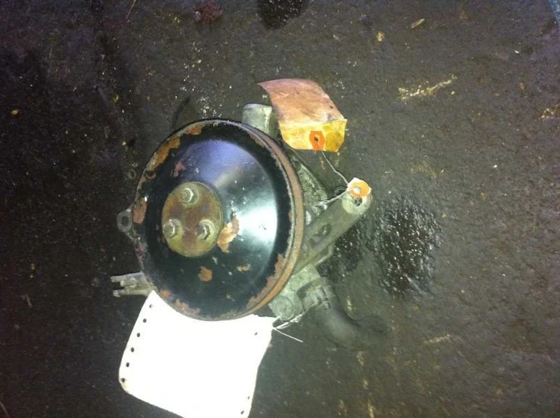 76 77 78 79 BOMBA DE REFRIGERANTE PARA CARRO RENAULT R-5 LE - Imagem 4 de 4